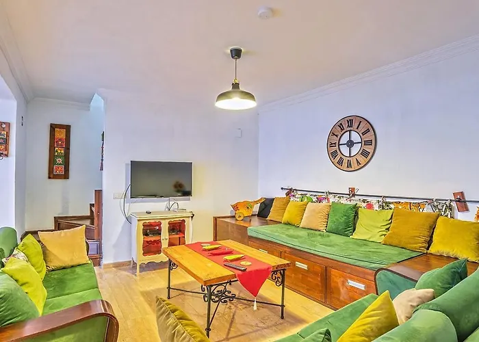 Seaview 4 Bedroom 5m Drive To