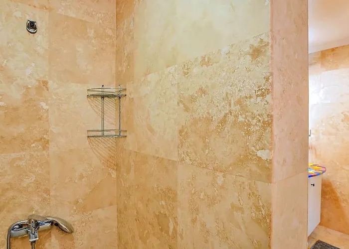 Seaview 4 Bedroom 5m Drive To *