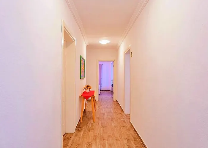 Seaview 4 Bedroom 5m Drive To