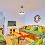 Seaview 4 Bedroom 5m Drive To