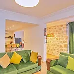 Seaview 4 Bedroom 5m Drive To