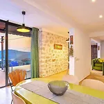 Seaview 4 Bedroom 5m Drive To Vila *