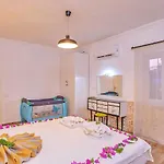 Seaview 4 Bedroom 5m Drive To Vila *