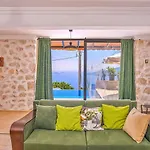 Seaview 4 Bedroom 5m Drive To Vila