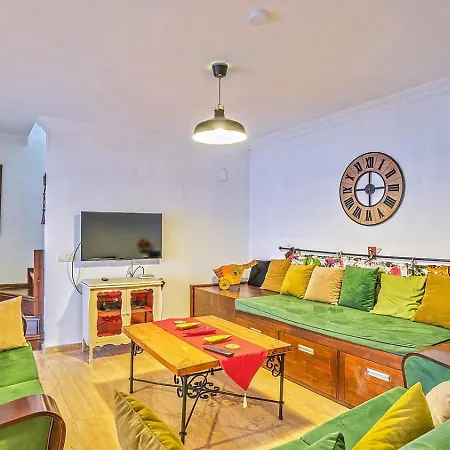 Seaview 4 Bedroom 5m Drive To
