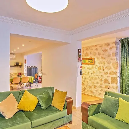 Seaview 4 Bedroom 5m Drive To