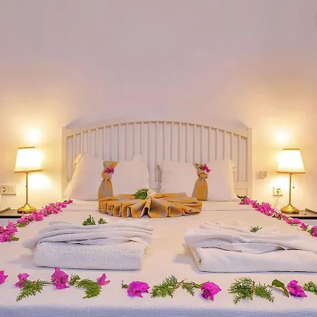 Seaview 4 Bedroom 5m Drive To * Kalkan