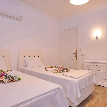 Seaview 4 Bedroom 5m Drive To קלקן