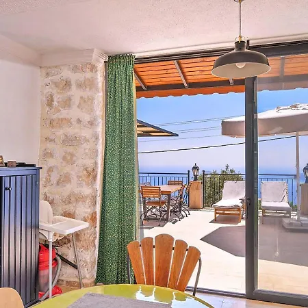 Seaview 4 Bedroom 5m Drive To