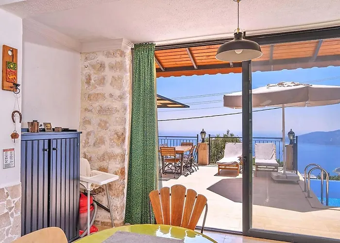 Seaview 4 Bedroom 5m Drive To