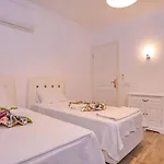 Seaview 4 Bedroom 5m Drive To Kalkan
